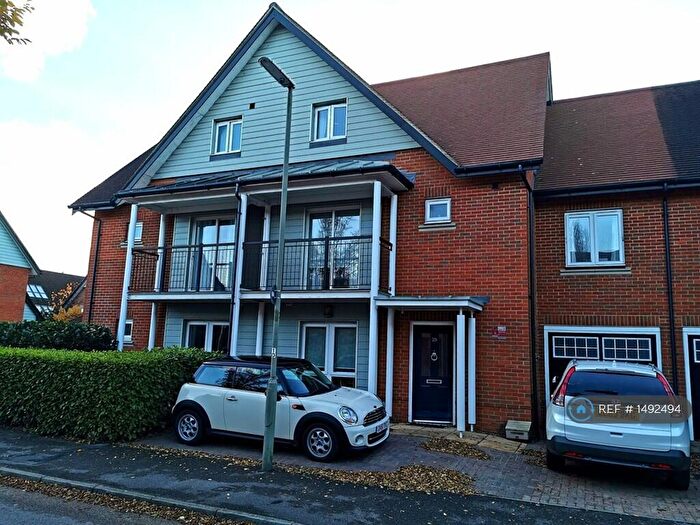 4 Bedroom Terraced House To Rent In Holmesdale Avenue, Redhill, RH1