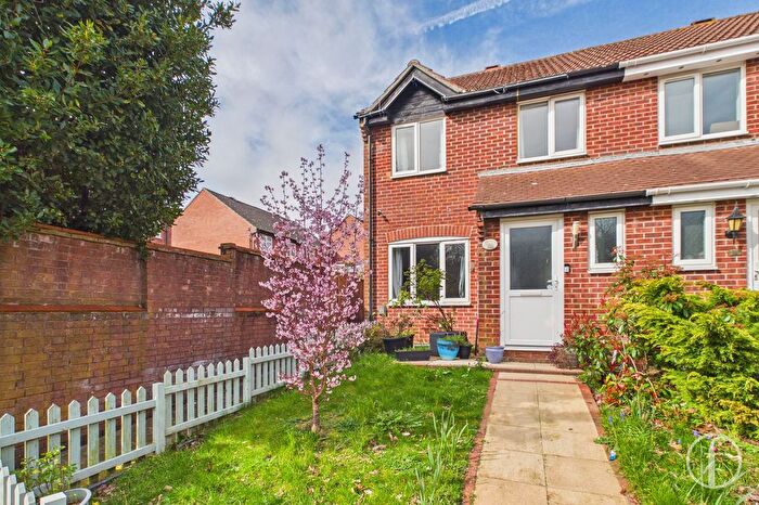 3 Bedroom End Terrace House For Sale In The Hurdles, Fareham, PO14