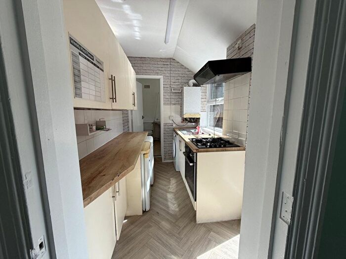 3 Bedroom Terraced House To Rent In Hartley Road, Luton, LU2