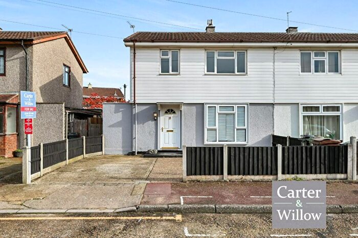 3 Bedroom Semi Detached House For Sale In Wilthorne Gardens, Dagenham, RM10