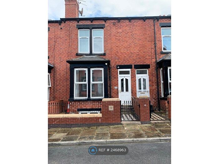 5 Bedroom Terraced House To Rent In Hardy Grove, Leeds, LS11