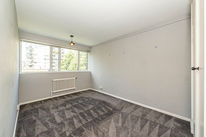 2 Bedroom Flat For Sale In Chippendale House, Churchill Gardens, Pimlico, London, SW1V