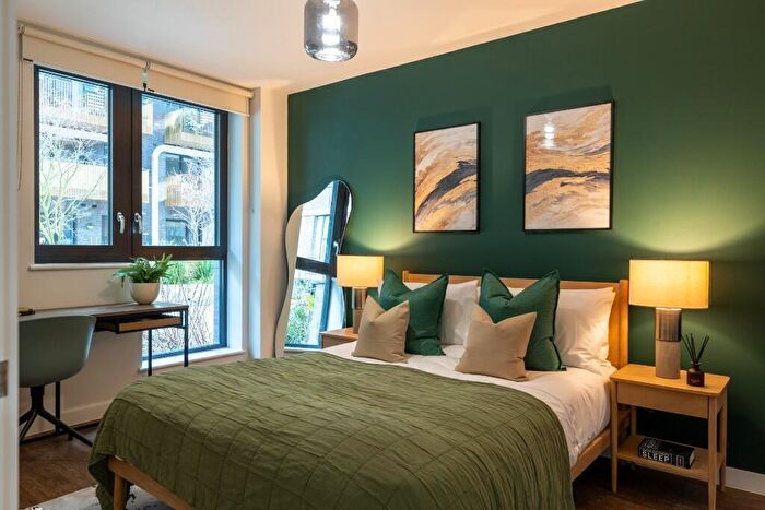 2 Bedroom Flat To Rent In Flat, Vanguard Way London, E17