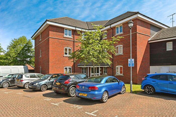 2 Bedroom Flat For Sale In Wharf Way, Hunton Bridge, Kings Langley, WD4