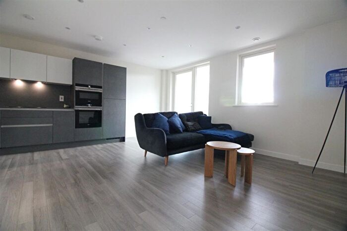 1 Bedroom Flat To Rent In Avenue Road, London, W3