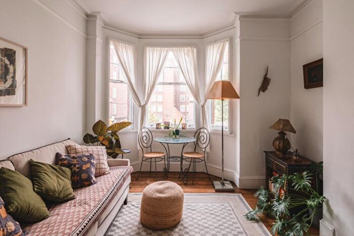 3 Bedroom Apartment For Sale In London, E8