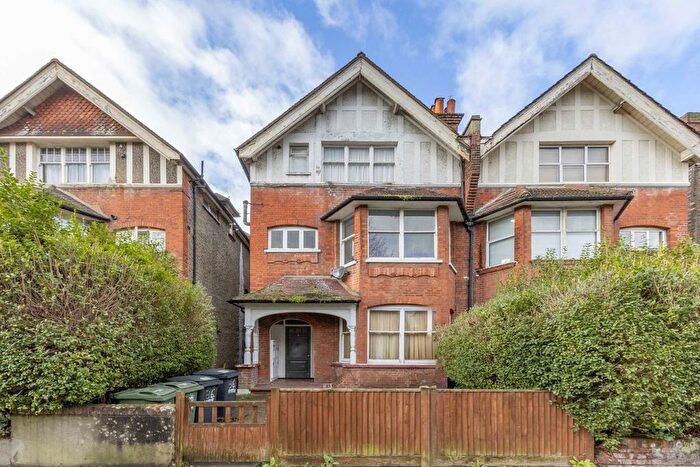 1 Bedroom Flat To Rent In Riggindale Road, London, SW16