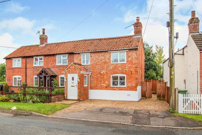 3 Bedroom Semi-Detached House For Sale In Low Street, Hardingham, Norwich, NR9
