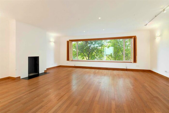 3 Bedroom Property To Rent In Lansdowne Crescent, London, W11