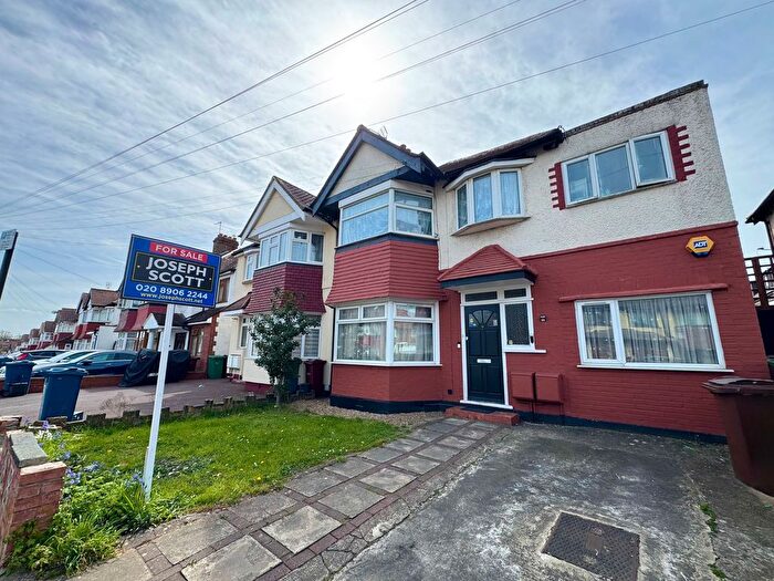 2 Bedroom Maisonette For Sale In Vancouver Road, Edgware, HA8