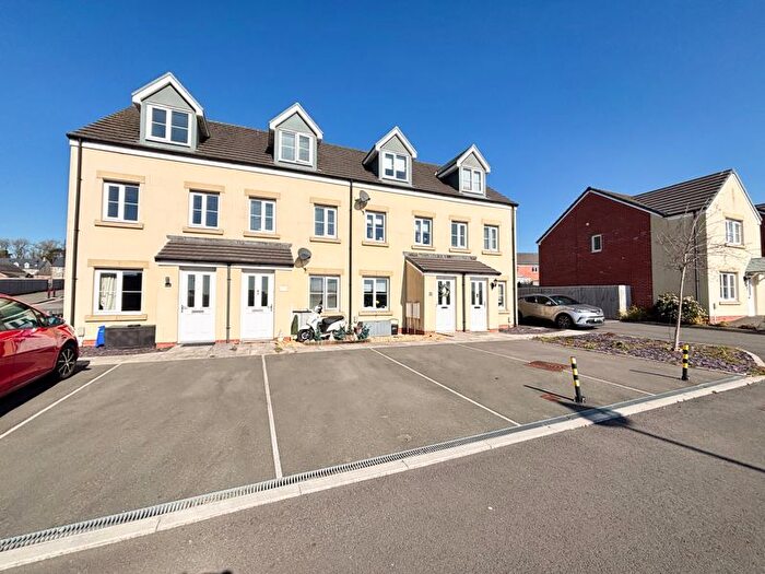 3 Bedroom Property For Sale In Llys Ceirios, Coity, Bridgend, CF35