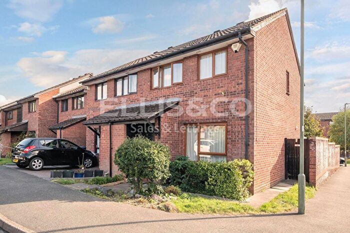 3 Bedroom Semi-Detached House For Sale In Rowlands Close, Mill Hill, London, NW7