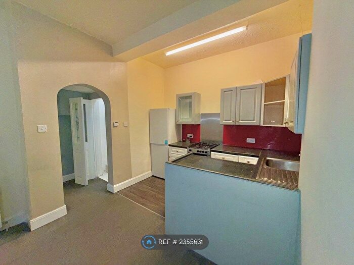 1 Bedroom Flat To Rent In Albion Road, Edinburgh, EH7