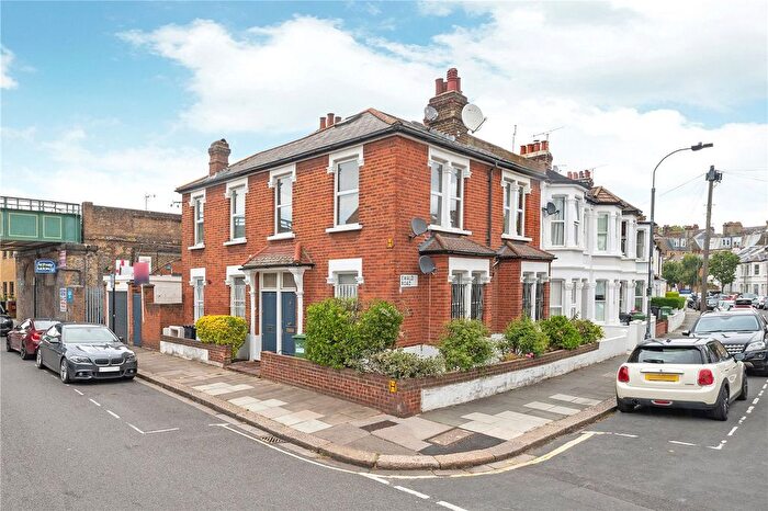 2 Bedroom Flat For Sale In Grimston Road, London, SW6