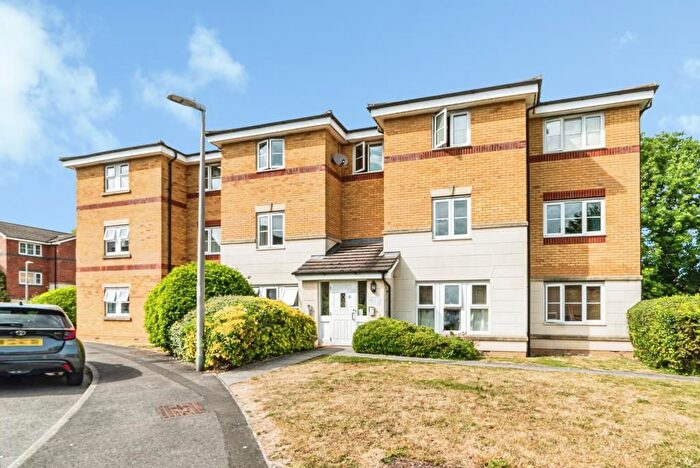 2 Bedroom Flat To Rent In Martingale Chase, Newbury, RG14