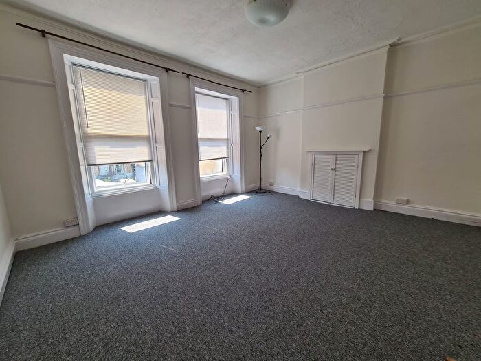 Studio To Rent In West Park, Bristol, BS8 - Photo 2