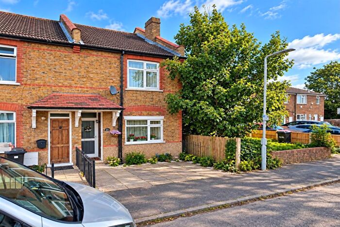 4 Bedroom End Of Terrace House To Rent In Brickfield Lane, UB3