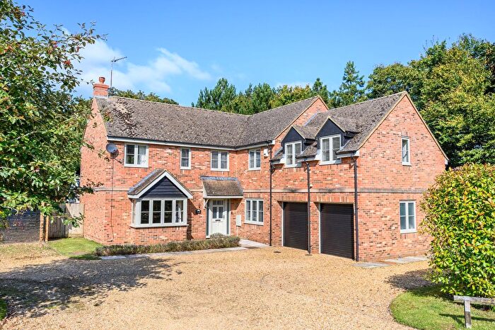 5 Bedroom Detached House For Sale In Dovecote Close, Milcombe, OX15