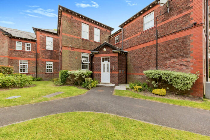 2 Bedroom Apartment To Rent In The Uplands: Macclesfield., SK11