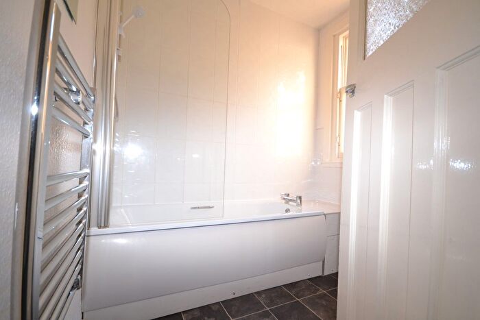 3 Bedroom Flat To Rent In Learmonth Park, Edinburgh, EH4