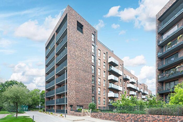 3 Bedroom Flat To Rent In Purbeck Gardens, Lower Sydenham, London, SE26