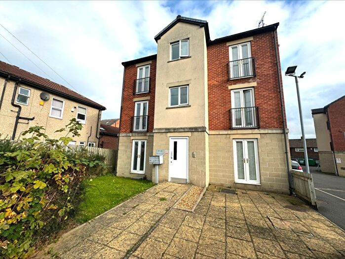 1 Bedroom Flat To Rent In Meadow Court, Flanshaw, Wakefield, WF2