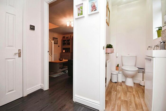 2 Bedroom End Of Terrace House For Sale In Sweet Briar Drive, Laindon, Basildon, SS15