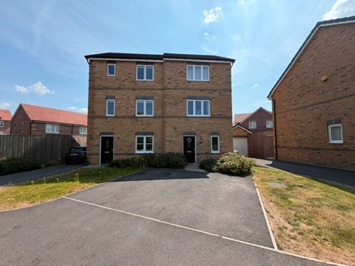 3 Bedroom Semi Detached House For Sale In Lotus Crescent, Castleford, WF10