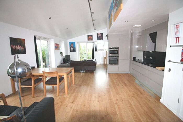 2 Bedroom Apartment To Rent In Draymans Court, Ecclesall Road, Sheffield, S11