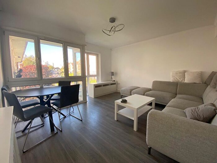 2 Bedroom Flat To Rent In Donald Hall Road, BN2
