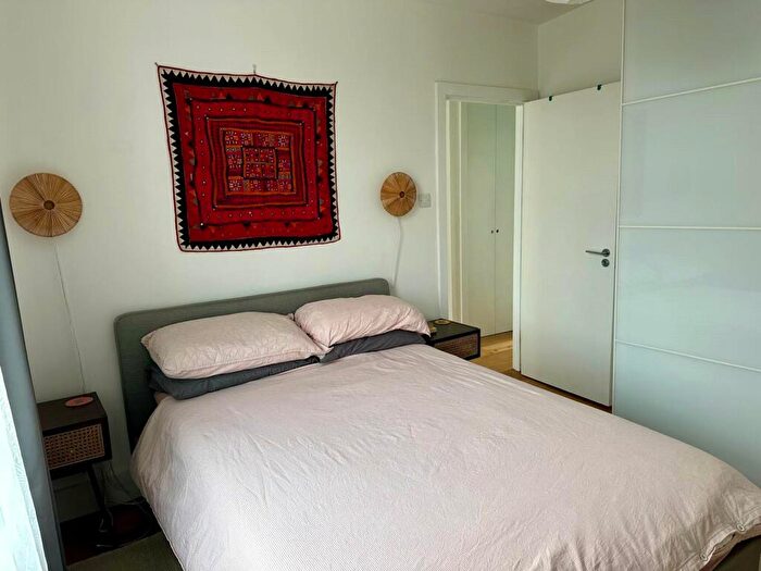 2 Bedroom Apartment To Rent In Grafton Road, London, NW5
