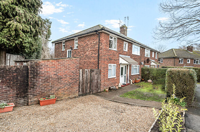 2 Bedroom Maisonette For Sale In Ratcliffe Road, Farnborough, Hampshire, GU14