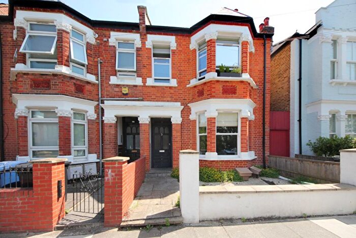 2 Bedroom Flat To Rent In Willcott Road, W3