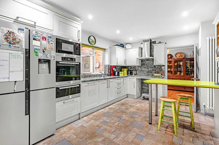 6 Bedroom Detached House For Sale In The Avenue, Worminghall, Aylesbury, HP18