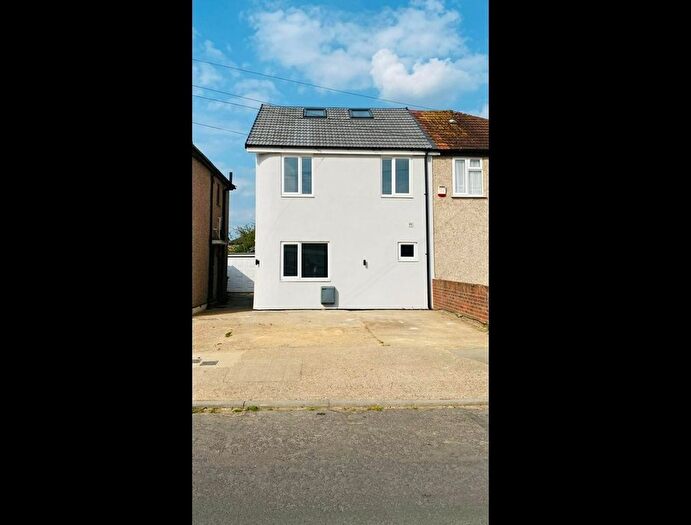 6 Bedroom Semi Detached House To Rent In Chaucer Avenue, Hayes, Middlesex, UB4