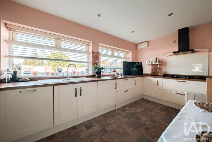 4 Bedroom Detached Bungalow For Sale In Campbells Green, Birmingham, B26