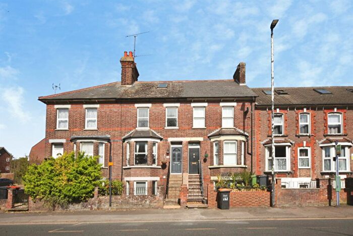 3 Bedroom Terraced House For Sale In High Street North, Dunstable, LU6