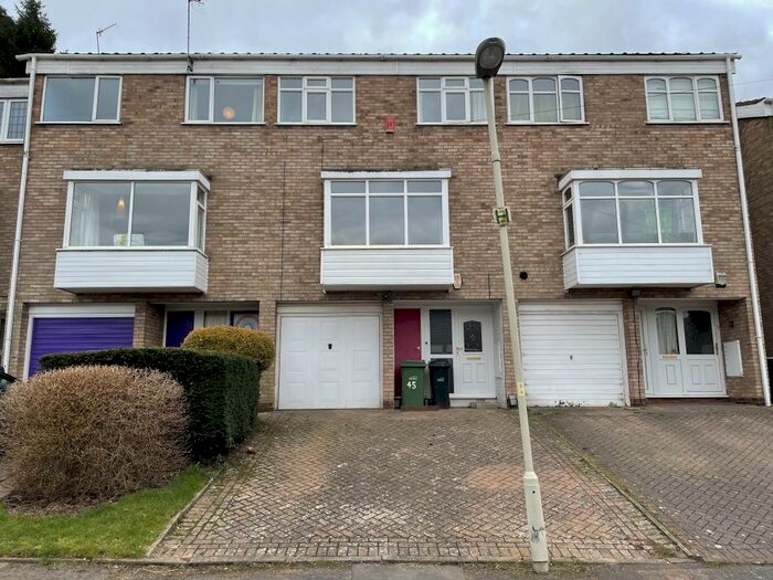 3 Bedroom House To Rent In Halesowen, West Midlands, B63