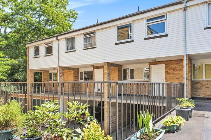 2 Bedroom Maisonette To Rent In Maria Court, Southcote Road, Reading, Berkshire, RG30