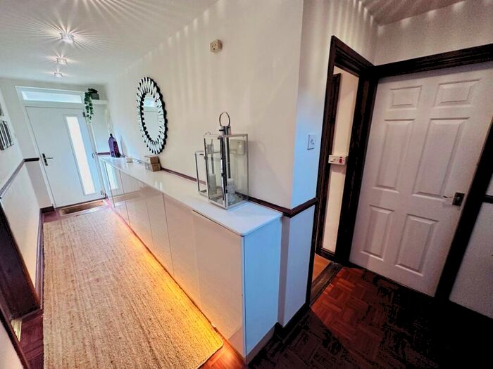 5 Bedroom Detached House For Sale In Benn Lane, Longwood, Huddersfield, HD3