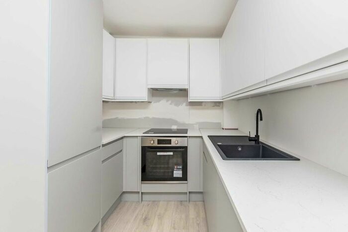 2 Bedroom Flat To Rent In Ewell Road, Surbiton, KT6