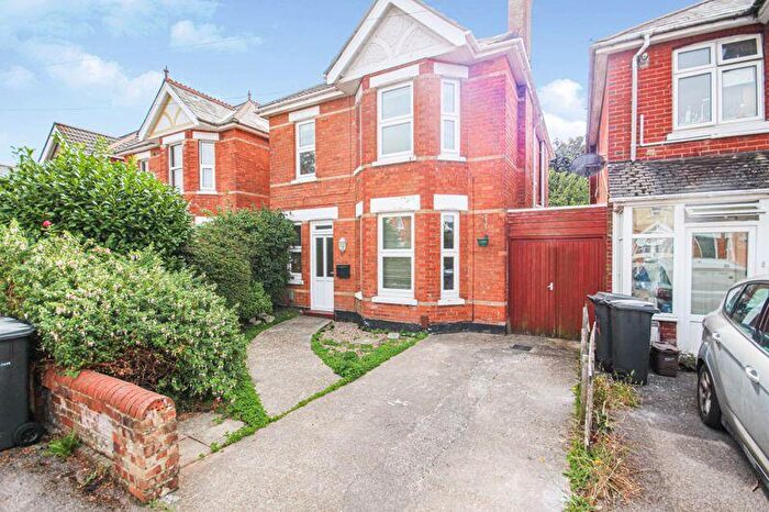 6 Bedroom Detached House To Rent In Edgehill Road, Winton, BH9