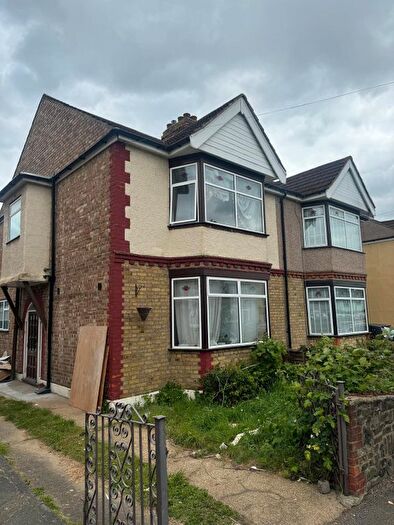 4 Bedroom Semi-Detached House To Rent In Phillips Avenue, London, RM7