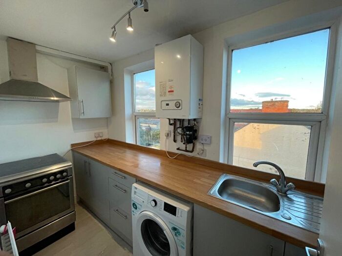 1 Bedroom Flat To Rent In Kingsley Park Terrace, Northampton, NN2
