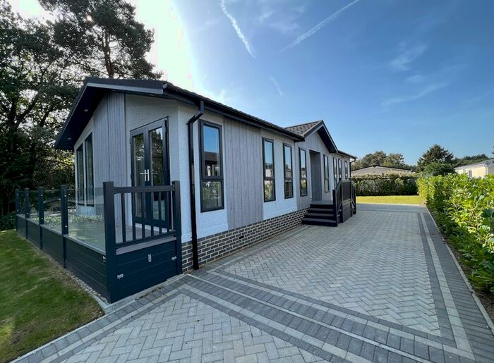2 Bedroom Mobile/park Home For Sale In Warren Park, Portsmouth Road, Thursley, Godalming, GU8