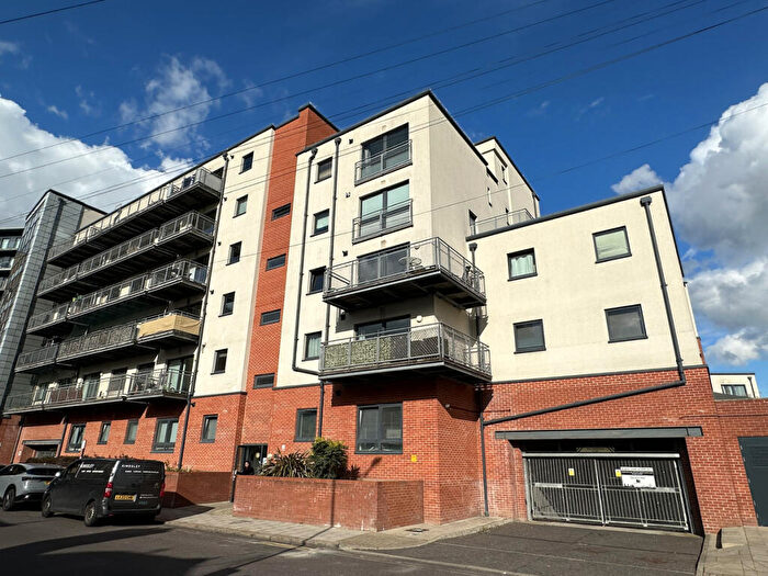 2 Bedroom Apartment For Sale In Perth Road, Ilford, IG2