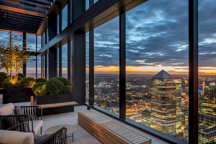 2 Bedroom Flat For Sale In Landmark Pinnacle, Canary Wharf, E14