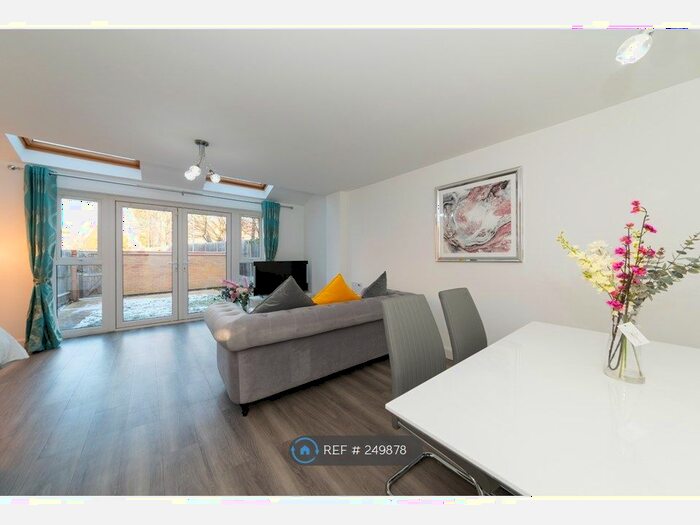 3 Bedroom End Of Terrace House To Rent In Langley Road, Langley, Slough, SL3