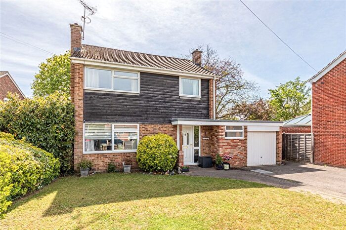 3 Bedroom Detached House For Sale In Amberley Drive, Woodham, Addlestone, Surrey, KT15