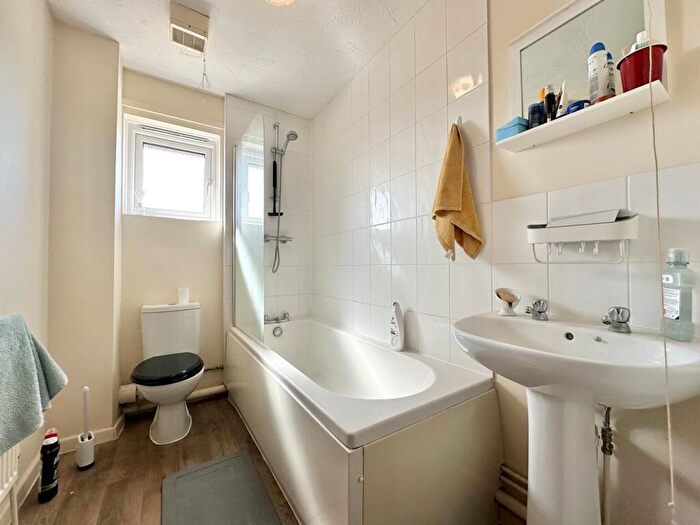 2 Bedroom Apartment To Rent In Alderney Place, Shenley Brook End, Milton Keynes, MK5